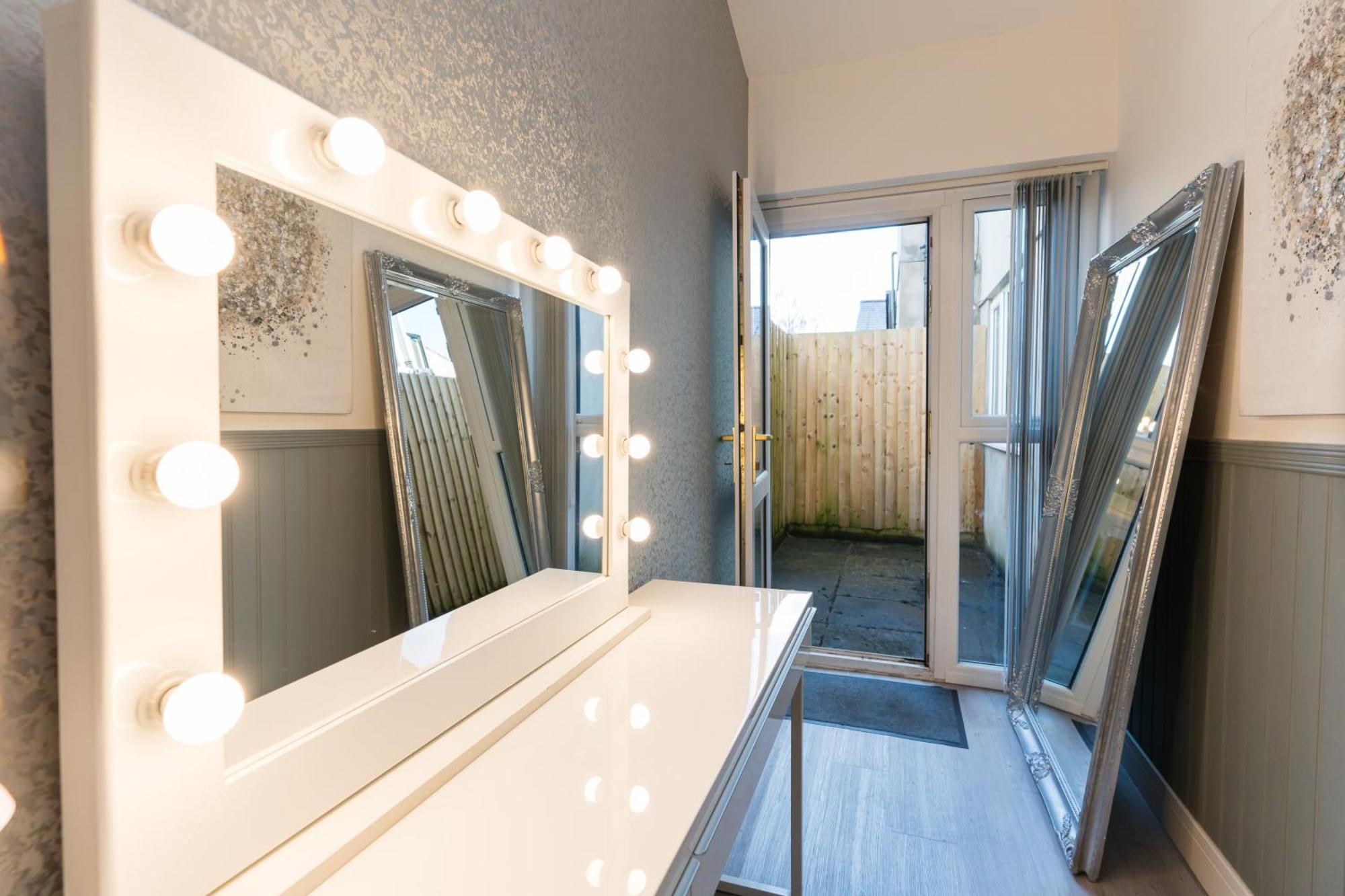 Nottage House Premier Apartments Cardiff Exterior photo