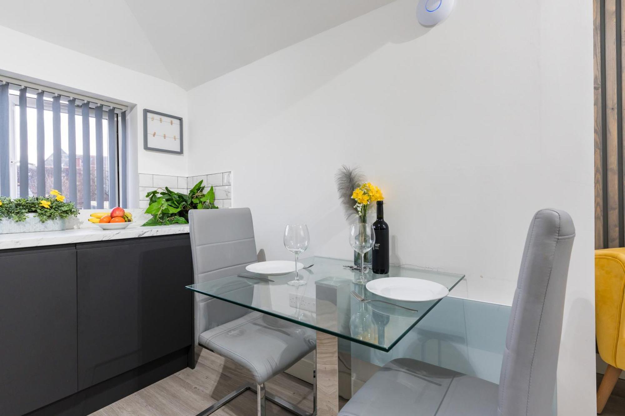 Nottage House Premier Apartments Cardiff Room photo